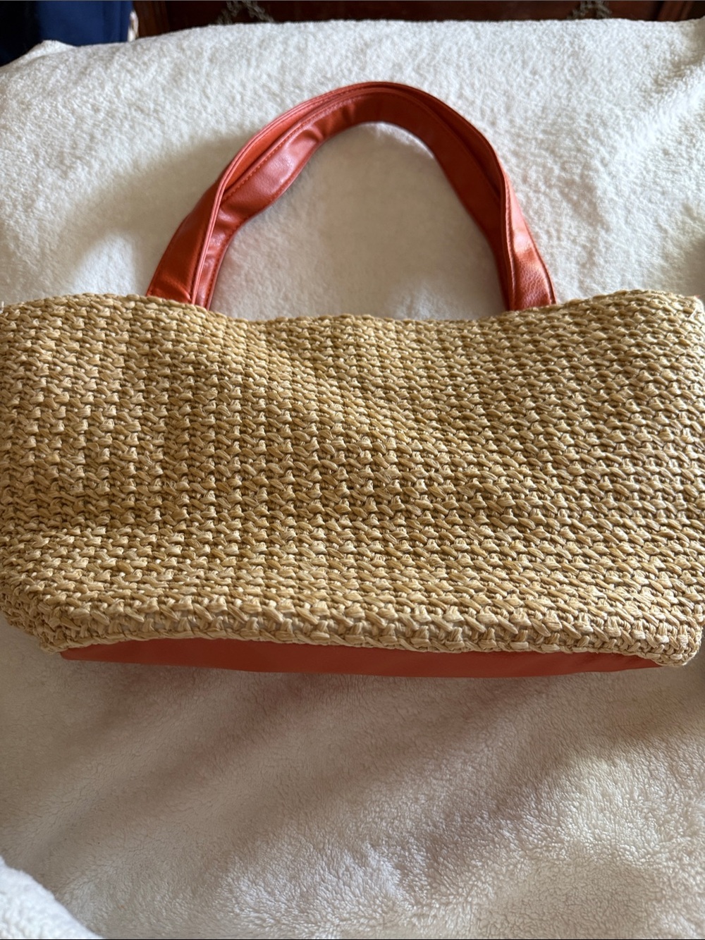 Avon Straw Tote with Coral Handles.. NWOT.. vintage 2006 Just adorable!